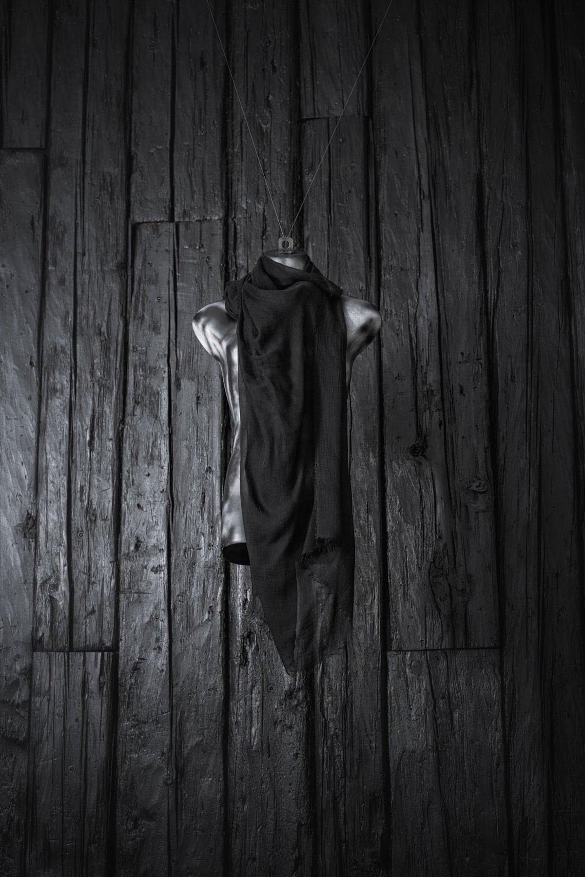 Faliero Sarti | Tobia U | Edel und klassisch - großer, schwarzer Seidenschal für Frühling und Sommer