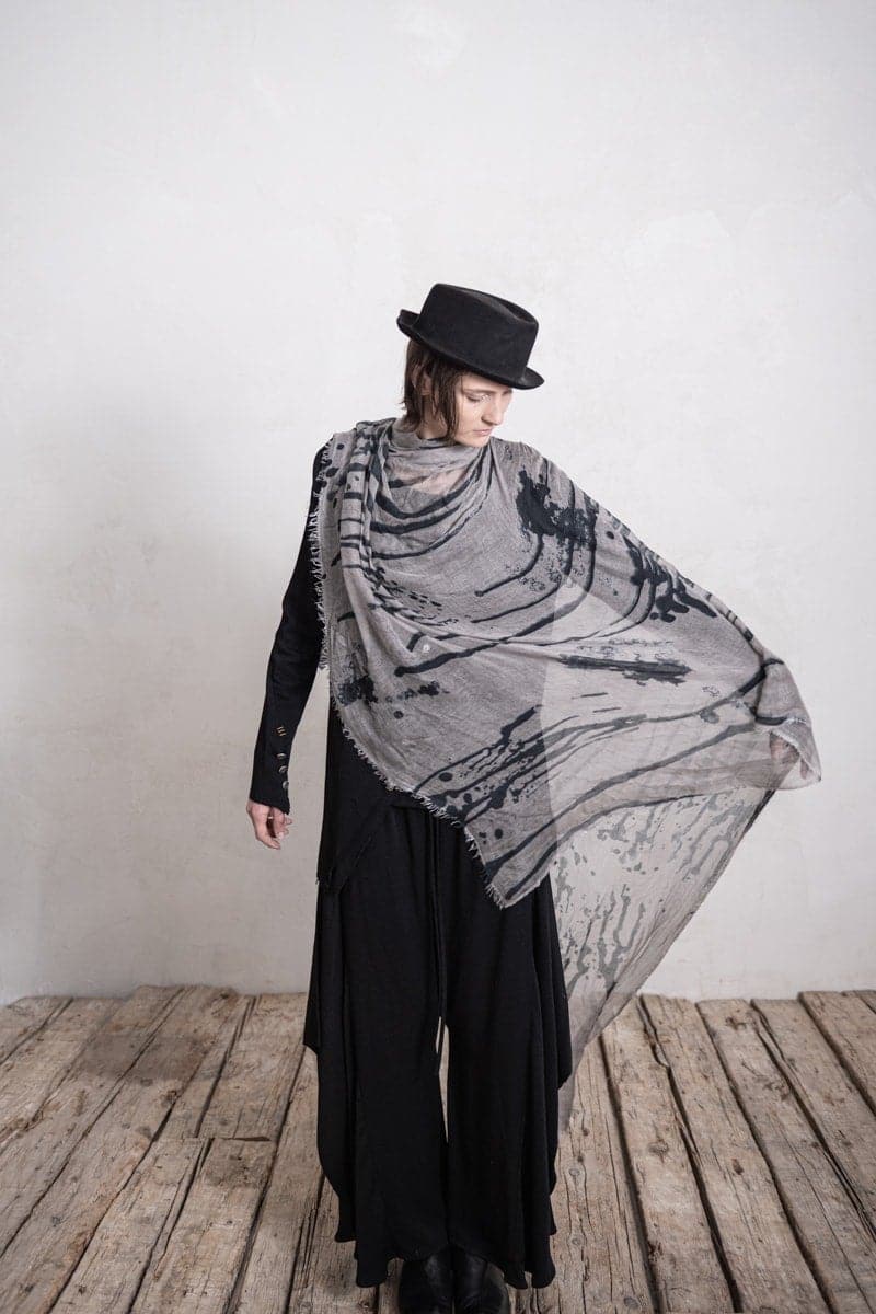 Faliero Sarti | Tommy | Außergewöhnlicher Seidenschal mit speziellem Muster in grau