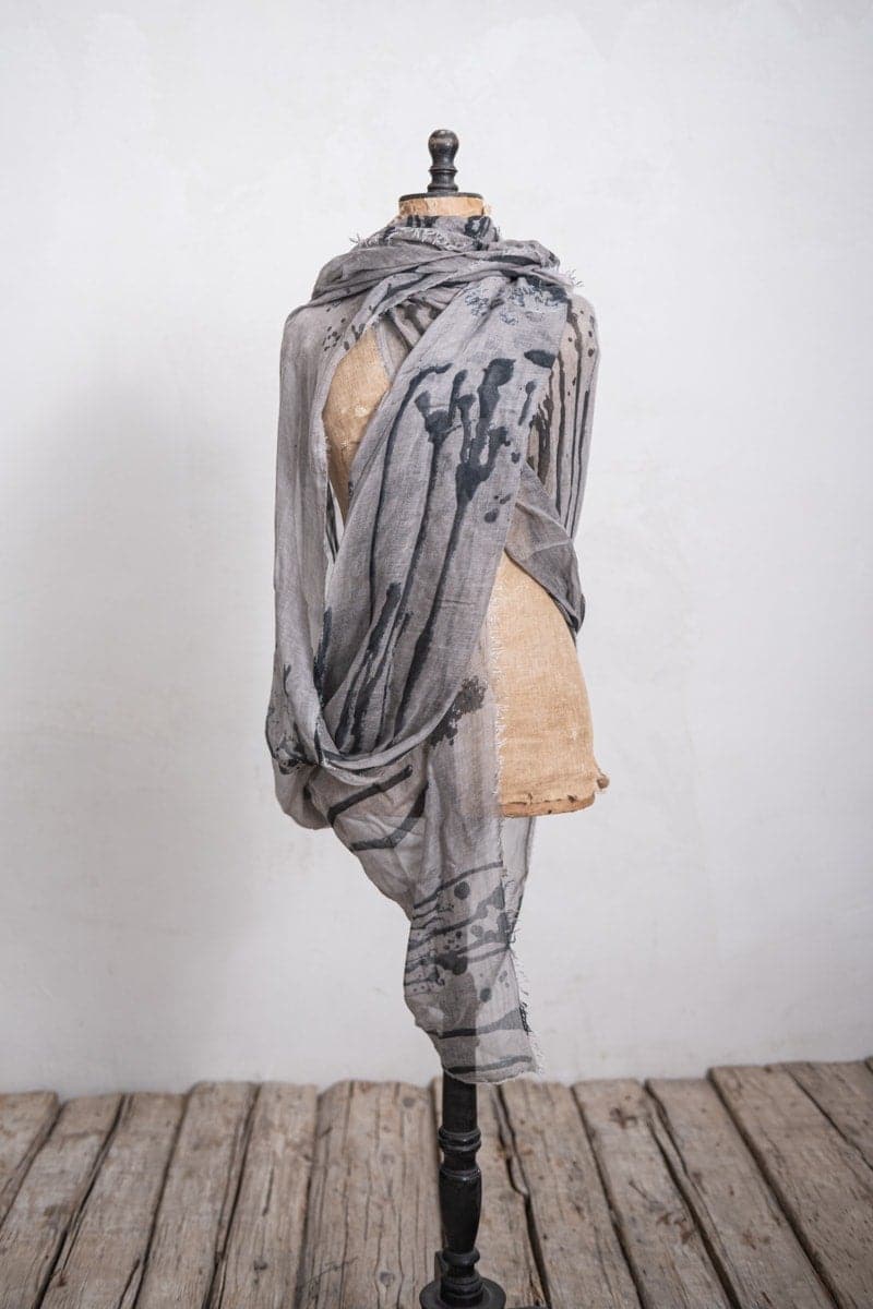 Faliero Sarti | Tommy | Außergewöhnlicher Seidenschal mit speziellem Muster in grau