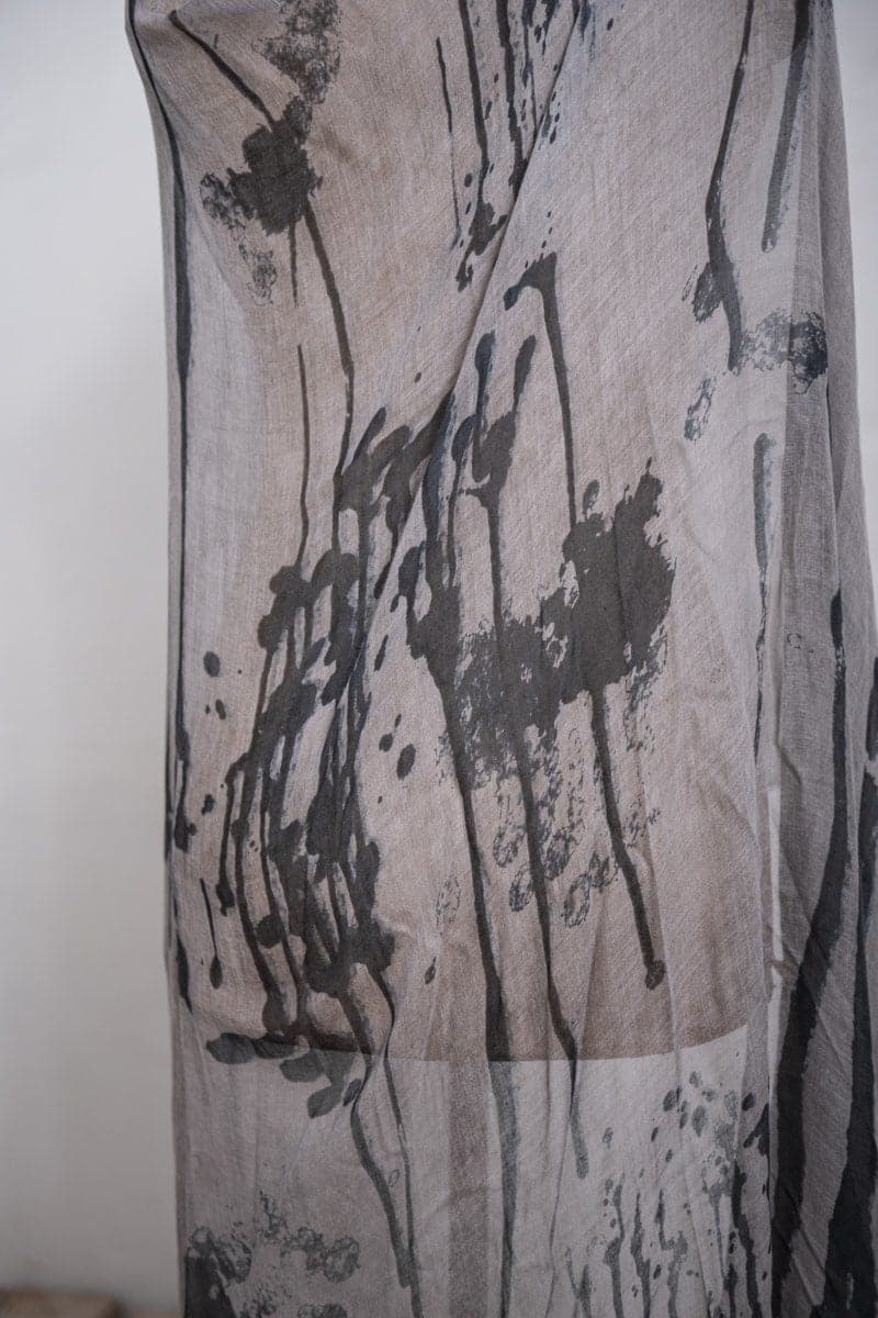 Faliero Sarti | Tommy | Außergewöhnlicher Seidenschal mit speziellem Muster in grau