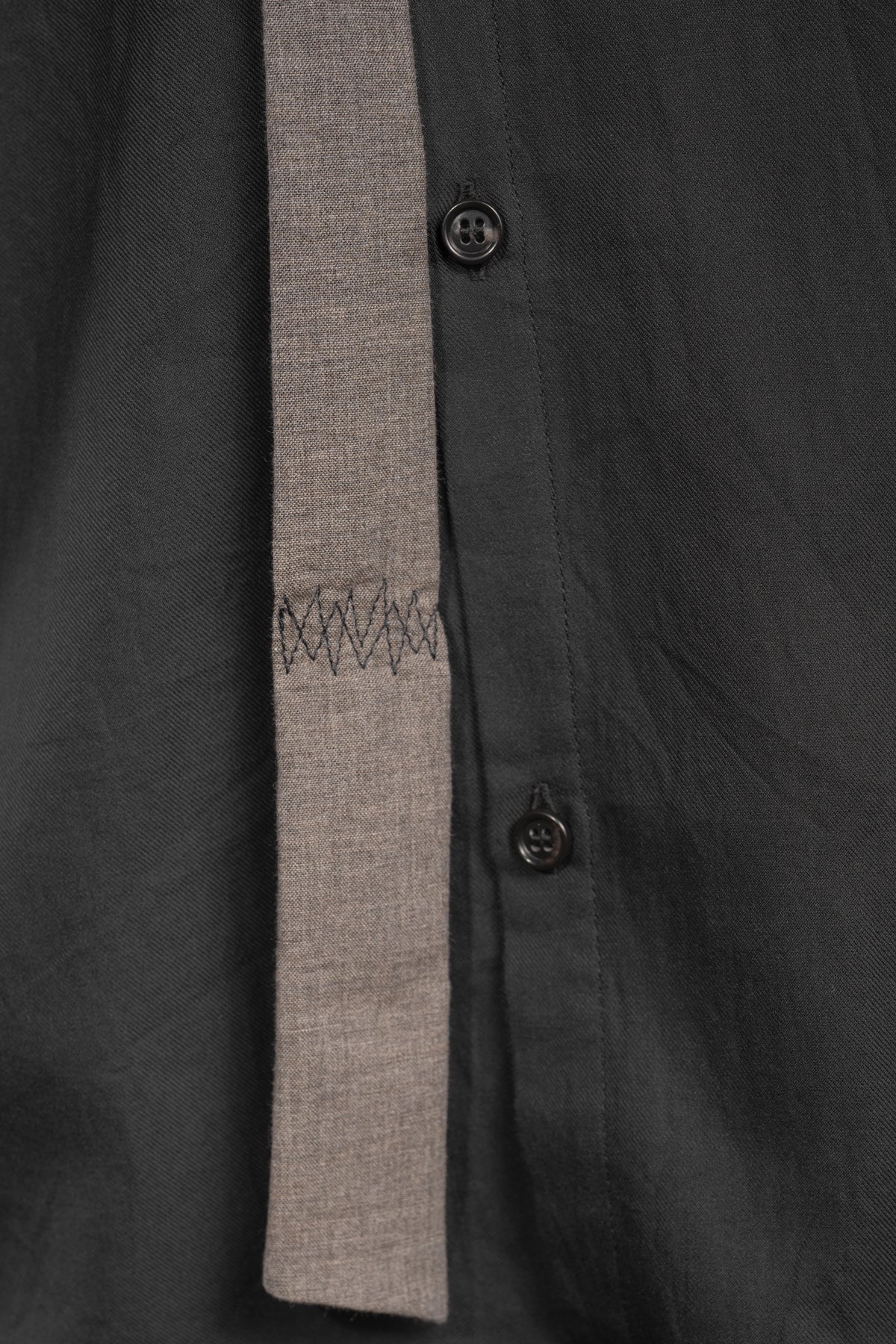 eigensinnig wien | Lilla | Avant-Garde Slim Unisex Tie Made from Cotton in Mud Gray