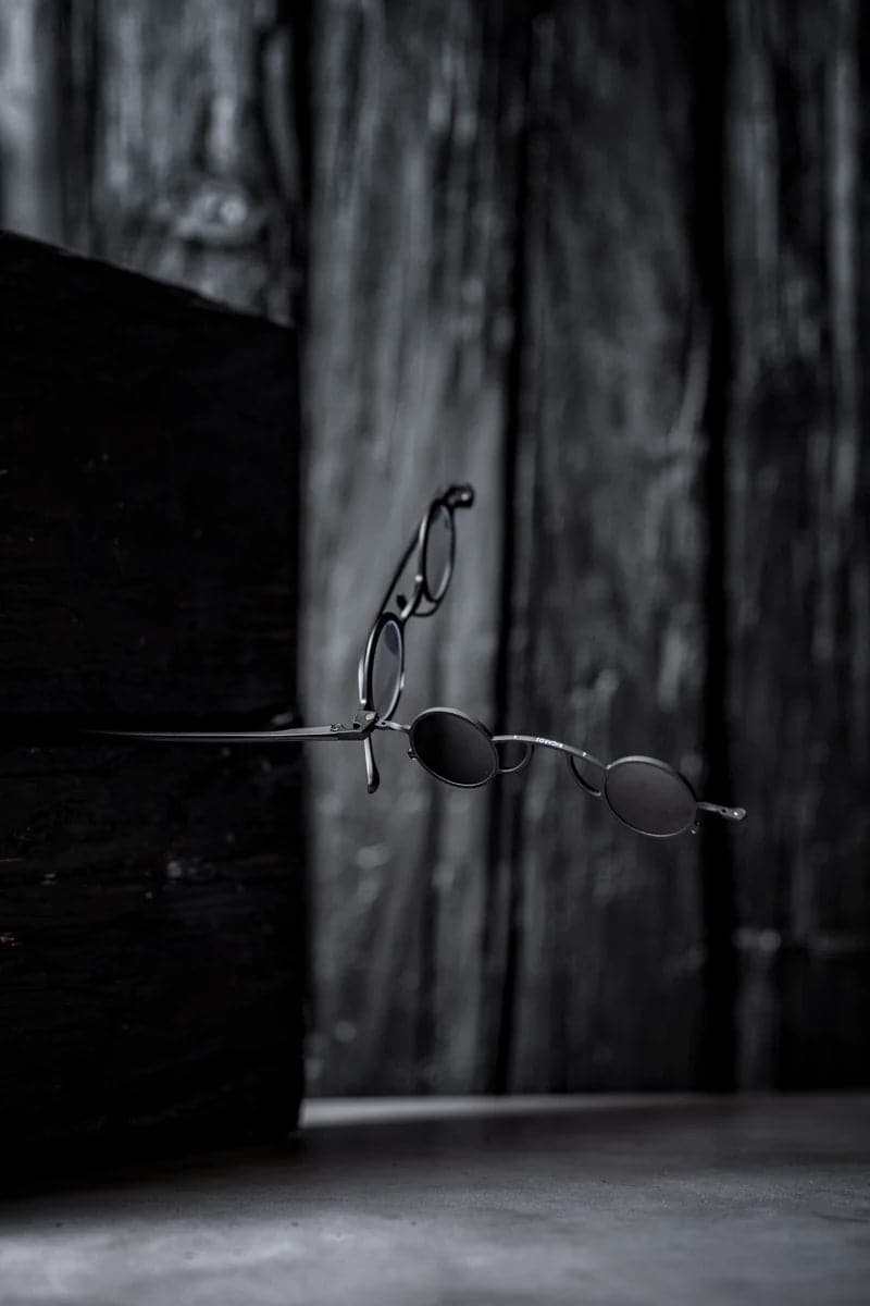 Rigards | RG0105TI | Unkonventionelle runde Sonnenbrille mit Clip On für Damen und Herren in schwarz