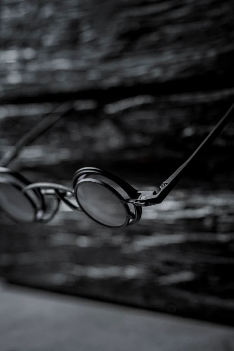 Rigards | RG0105TI | Unkonventionelle runde Sonnenbrille mit Clip On für Damen und Herren in schwarz