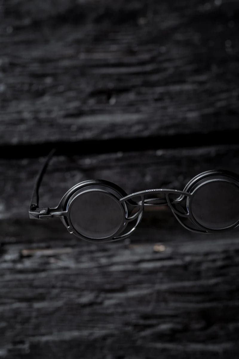 Rigards | RG0105TI | Unkonventionelle runde Sonnenbrille mit Clip On für Damen und Herren in schwarz