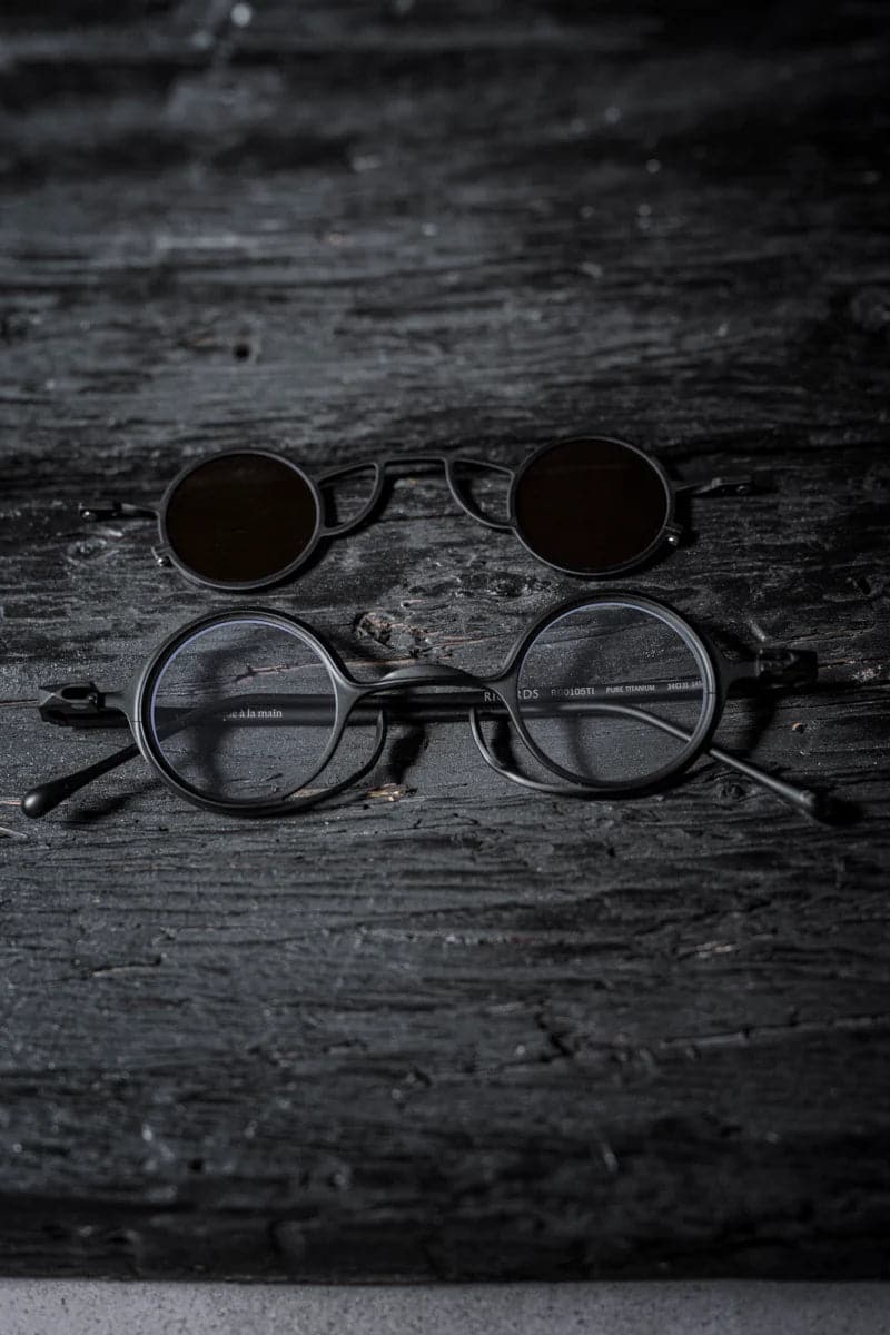 Rigards | RG0105TI | Unkonventionelle runde Sonnenbrille mit Clip On für Damen und Herren in schwarz