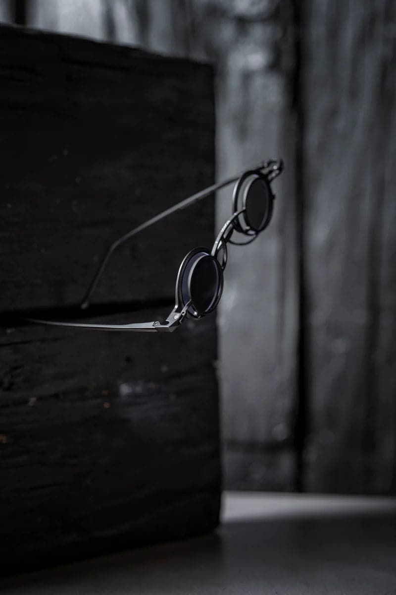 Rigards | RG0105TI | Unkonventionelle runde Sonnenbrille mit Clip On für Damen und Herren in schwarz