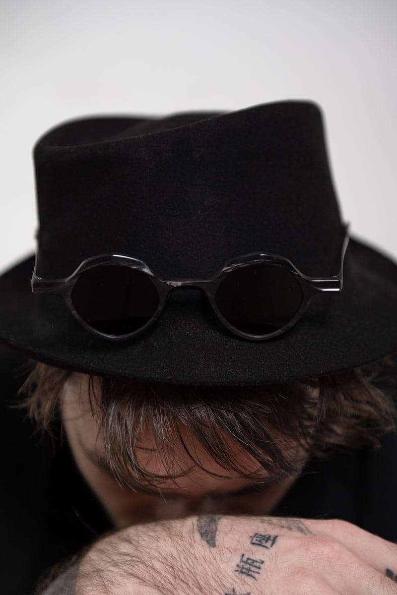 Rigards | RG1094 | Unkonventionelle Sonnenbrille aus Horn in schwarz