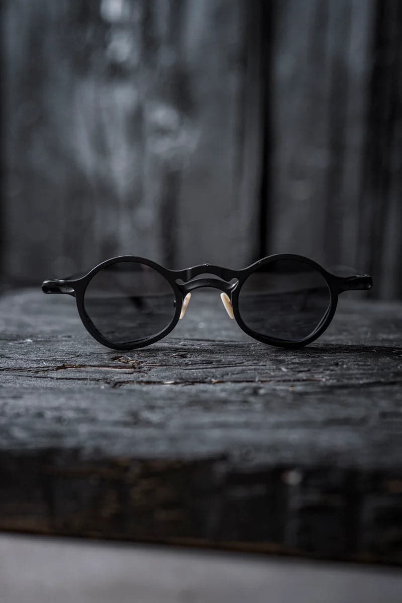 Rigards | RG1924TI | Extravagante Metall Clip On Sonnenbrille in ungewöhnlicher Form in Schwarz