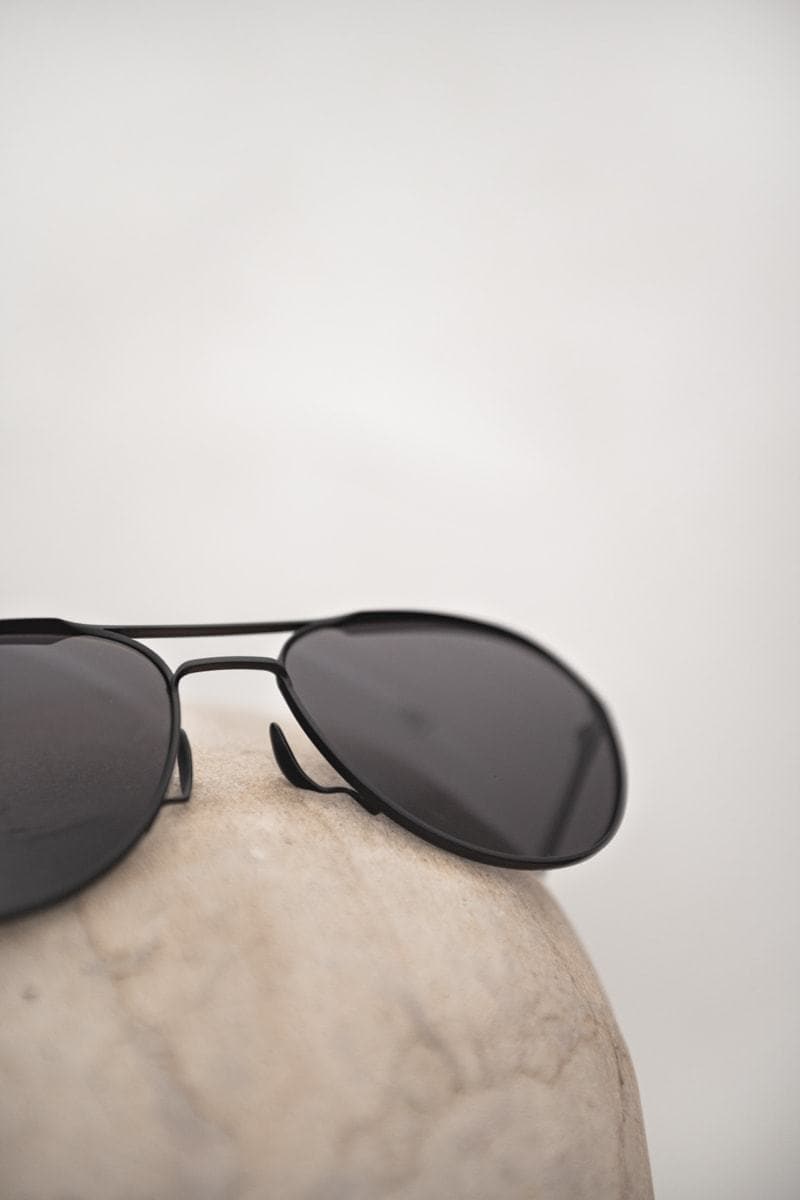 Rigards x Geoffrey B. Small | RG1979GBS | Außergewöhnliche Piloten-Sonnenbrille aus Titanium in schwarz