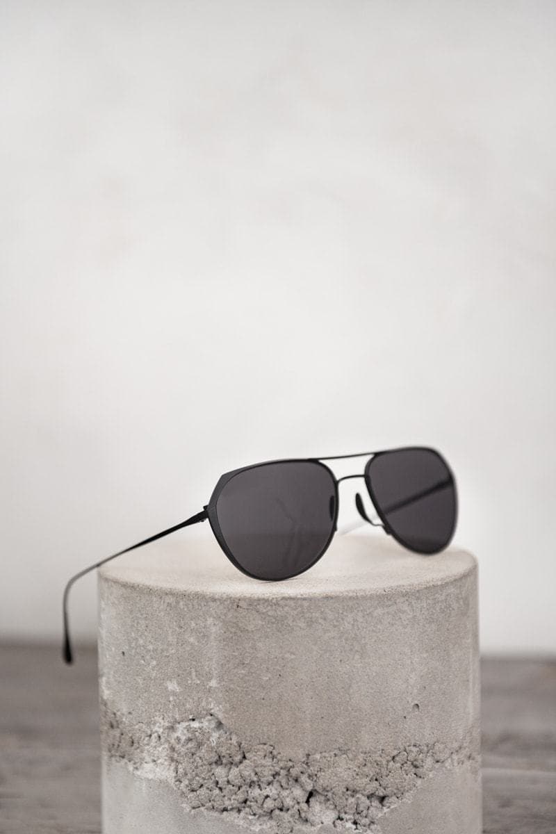 Rigards x Geoffrey B. Small | RG1979GBS | Außergewöhnliche Piloten-Sonnenbrille aus Titanium in schwarz