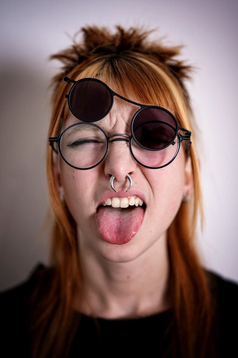 Rigards x The Viridi Anne | RG2001TVA | Außergewöhnliche große, runde Clip On Sonnenbrille in Schwarz