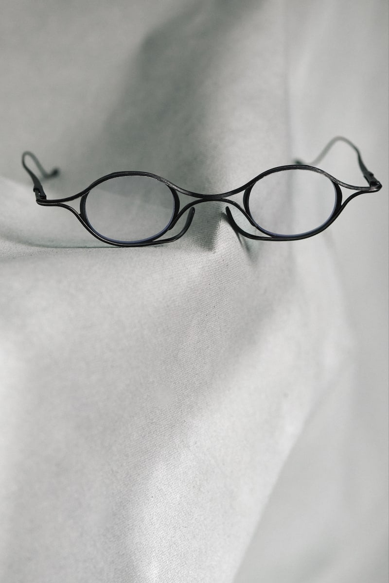 Rigards x The Viridi Anne | RG2003TVA | Extravagante, runde Clip On Sonnenbrille in Schwarz