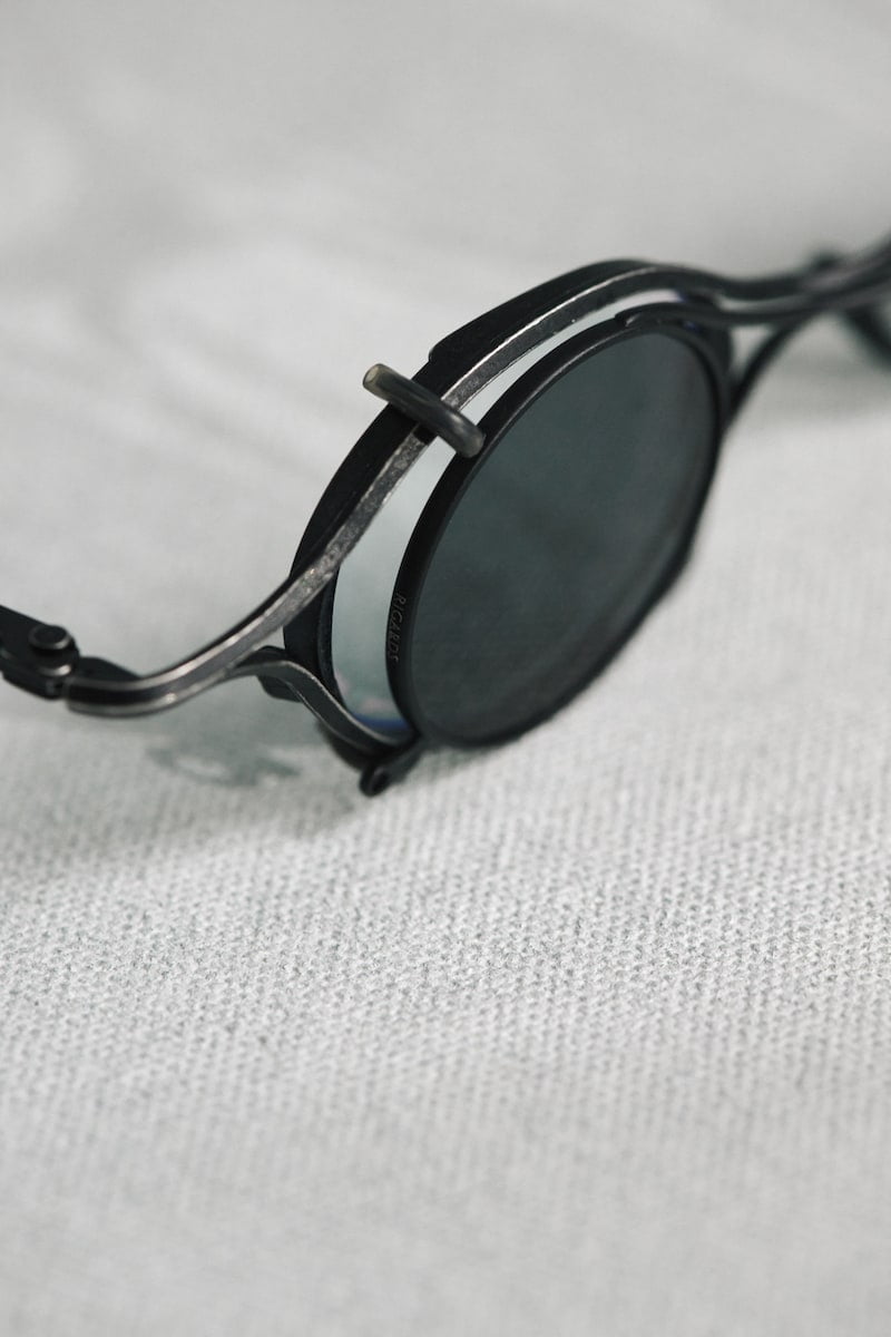 Rigards x The Viridi Anne | RG2003TVA | Extravagante, runde Clip On Sonnenbrille in Schwarz