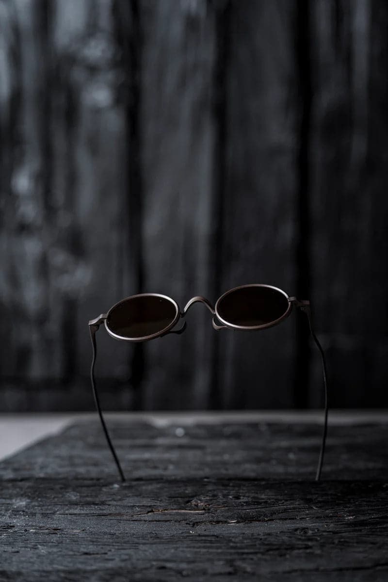 Rigards x Uma Wang | RG00UW3 | Filigrane, runde Sonnenbrille mit großen Gläsern in braun