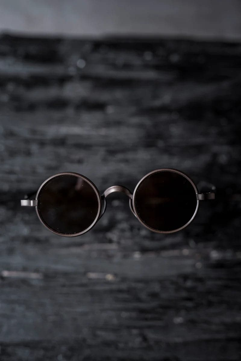 Rigards x Uma Wang | RG00UW3 | Filigrane, runde Sonnenbrille mit großen Gläsern in braun