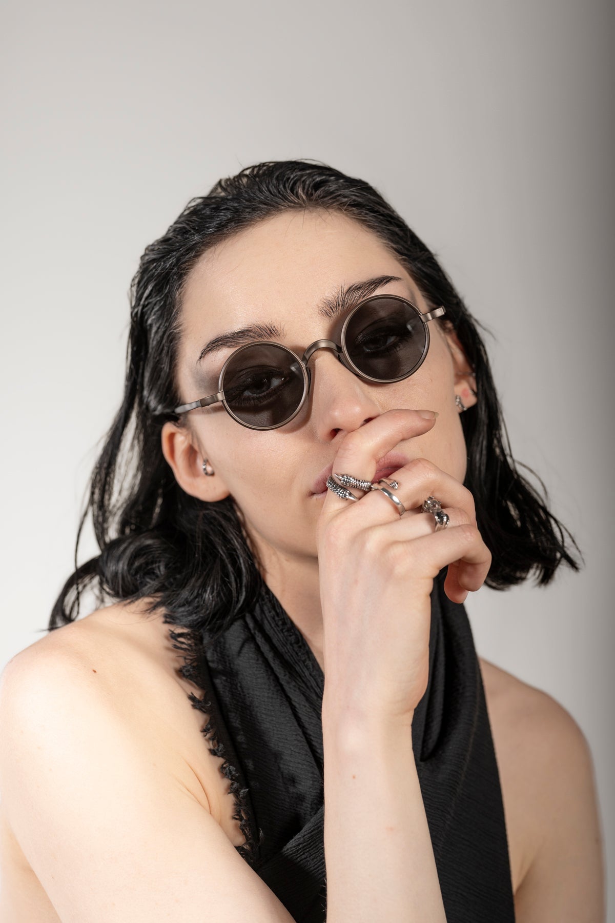 Rigards x Uma Wang | Light, round designer sunglasses in gray