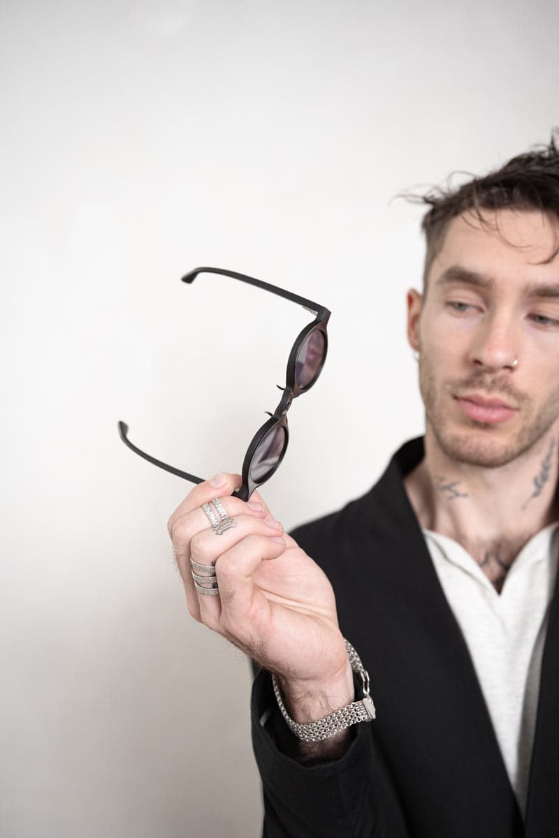 Rigards x Uma Wang | RG00UW7 | Spezielle runde Sonnenbrille aus Horn in schwarz