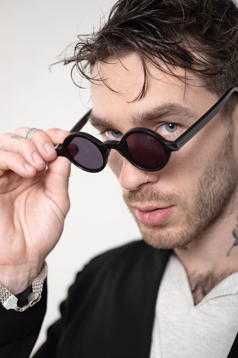 Rigards x Uma Wang | RG00UW7 | Spezielle runde Sonnenbrille aus Horn in schwarz