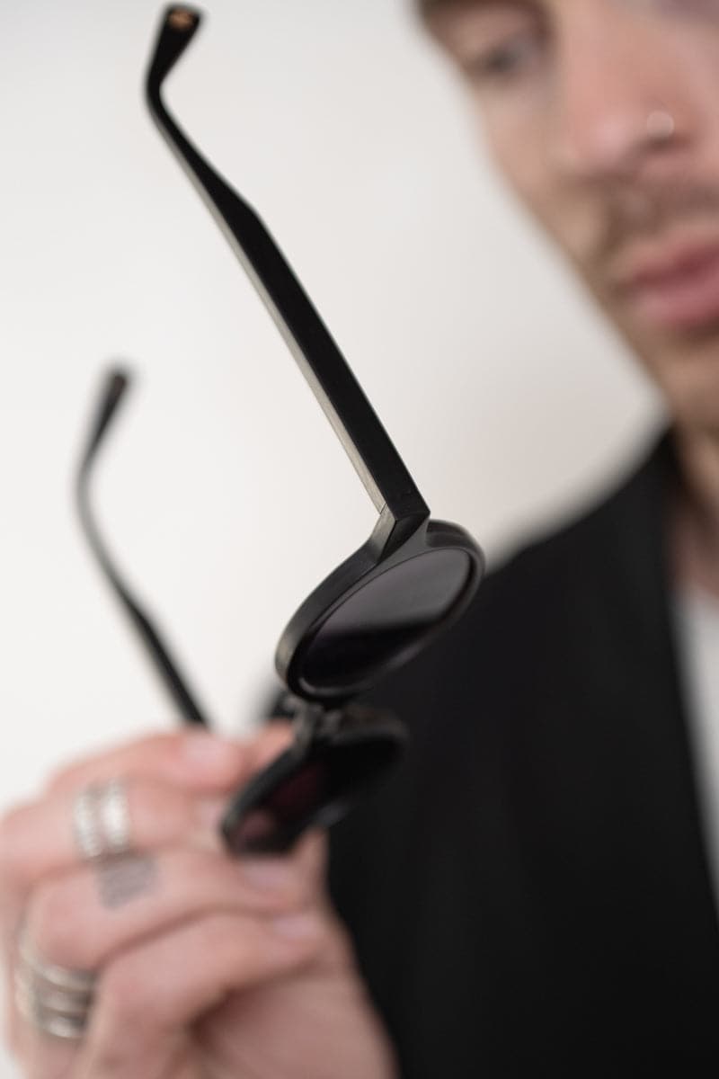 Rigards x Uma Wang | RG00UW7 | Spezielle runde Sonnenbrille aus Horn in schwarz