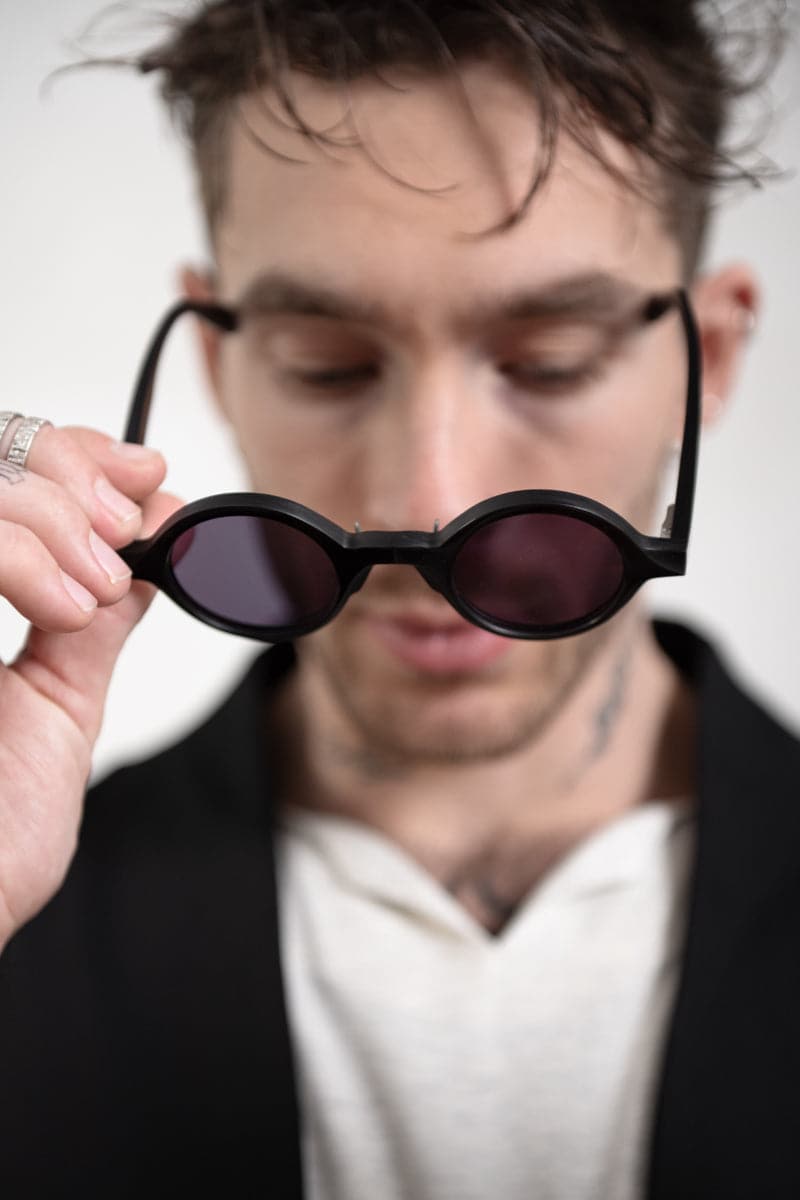 Rigards x Uma Wang | RG00UW7 | Spezielle runde Sonnenbrille aus Horn in schwarz