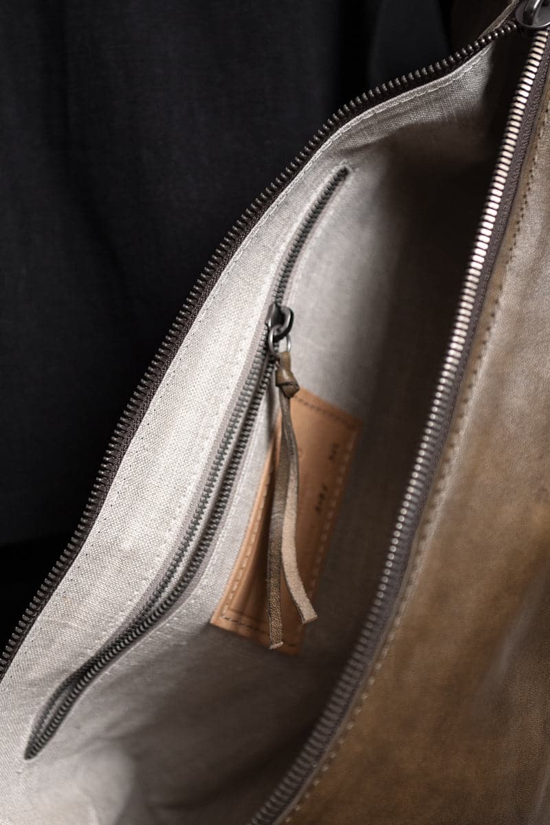 Tagliovivo | Baguette Bag | Baguetteförmige Ledertasche aus Leder in grün