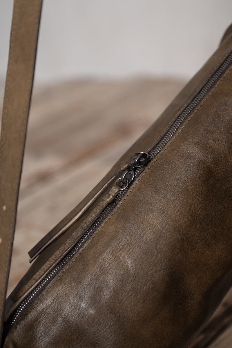 Tagliovivo | Baguette Bag | Baguetteförmige Ledertasche aus Leder in grün