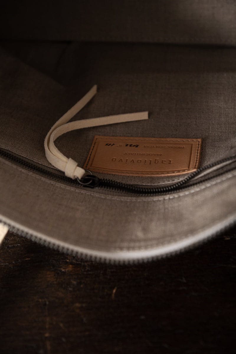 Tagliovivo | Bauletto Bag | Spezielle Tasche aus weißem Rauleder