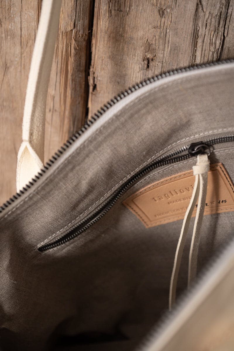 Tagliovivo | Bauletto Bag | Spezielle Tasche aus weißem Rauleder