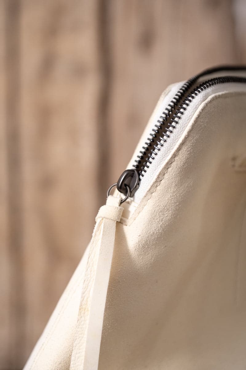 Tagliovivo | Bauletto Bag | Spezielle Tasche aus weißem Rauleder