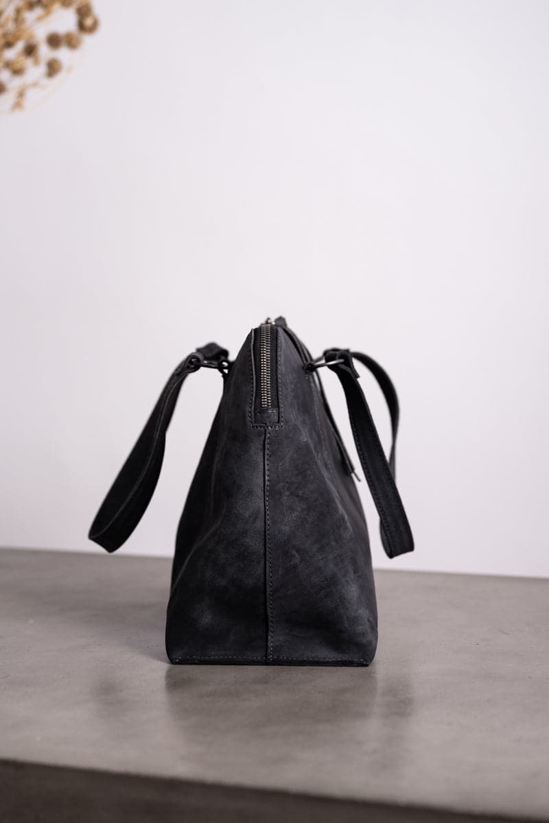 Tagliovivo | Bauletto | Spezielle Ledertasche in schwarz mit Zipp