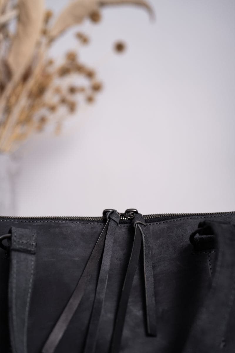 Tagliovivo | Bauletto | Spezielle Ledertasche in schwarz mit Zipp