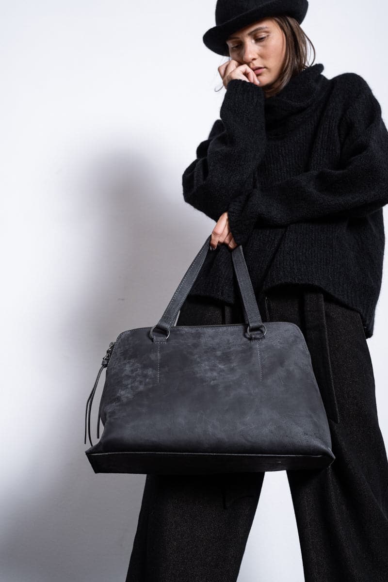 Tagliovivo | Bauletto | Spezielle Ledertasche in schwarz mit Zipp