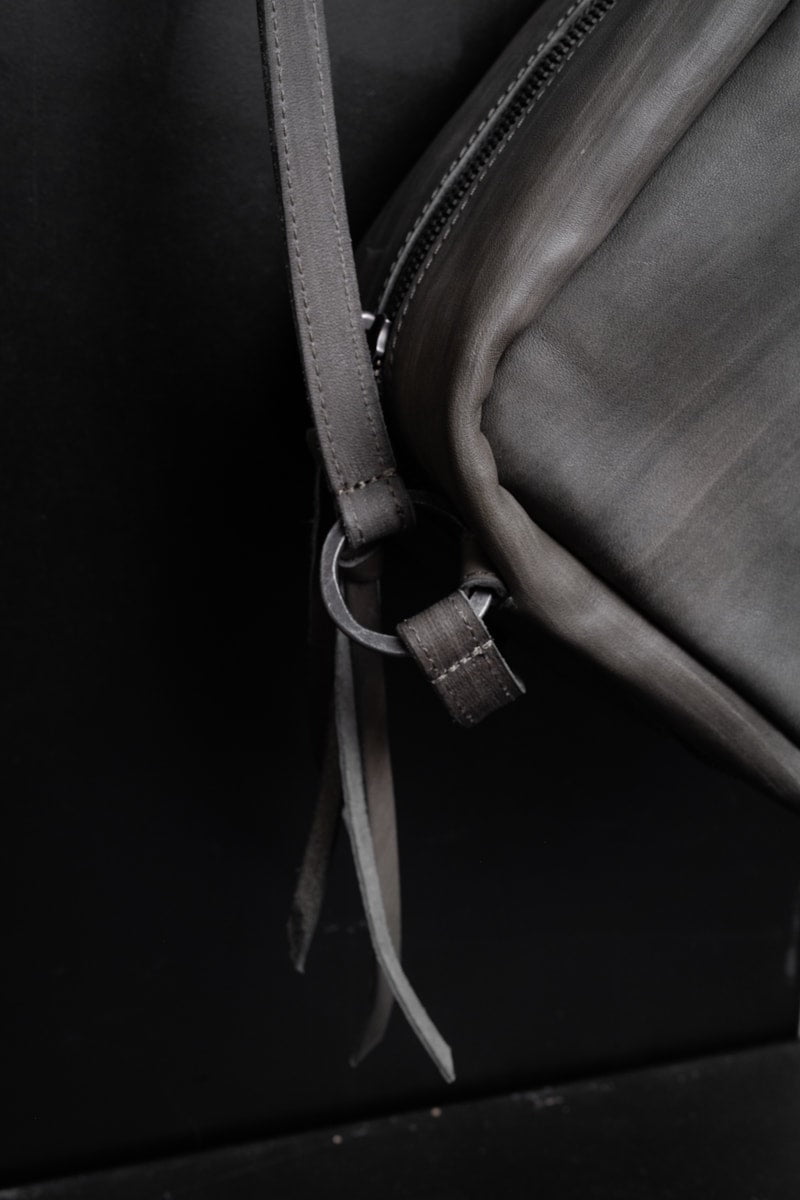 Tagliovivo | Camera Bag | Kleine Designer Umhängetasche aus Leder in Grau