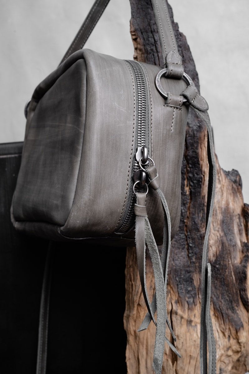 Tagliovivo | Camera Bag | Kleine Designer Umhängetasche aus Leder in Grau