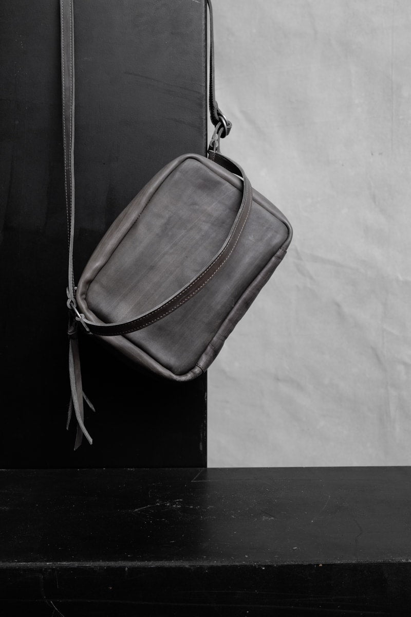 Tagliovivo | Camera Bag | Kleine Designer Umhängetasche aus Leder in Grau