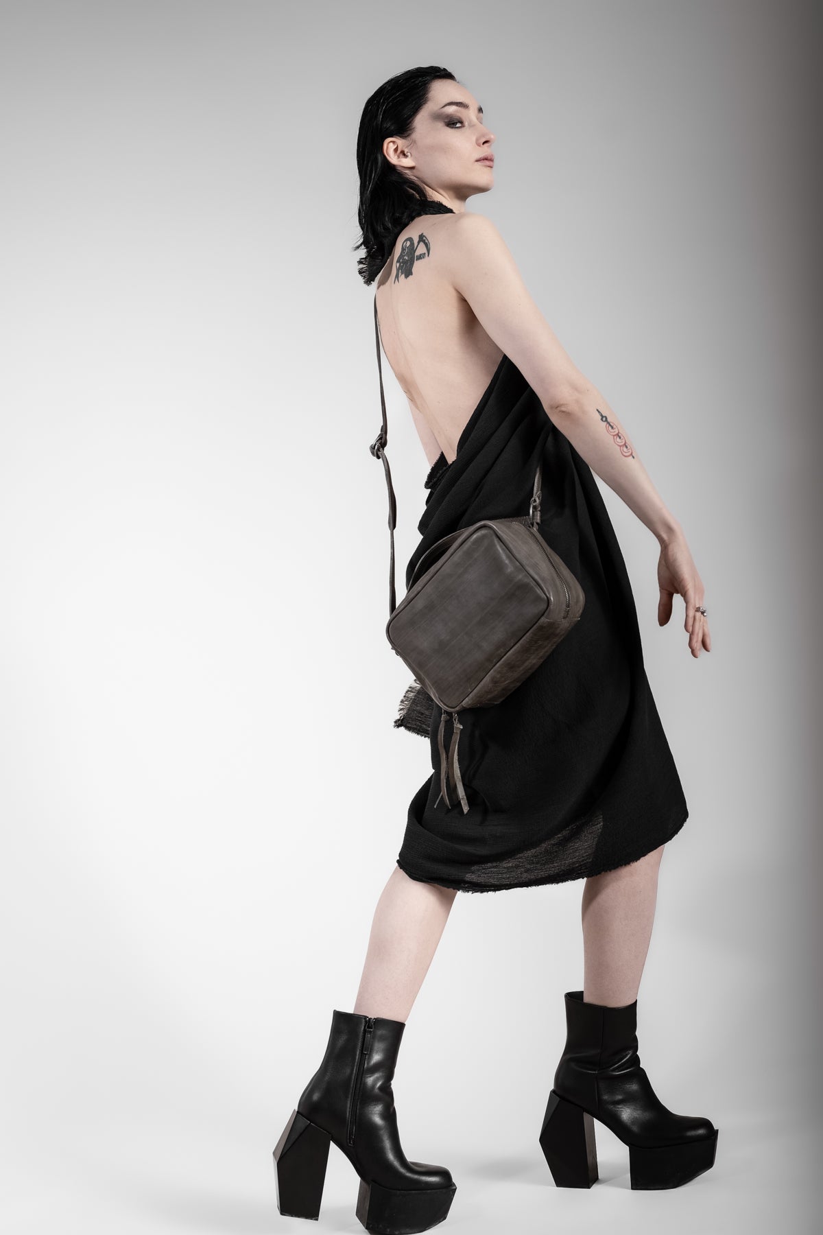 Tagliovivo | Camera Bag | Kleine Designer Umhängetasche aus Leder in Grau