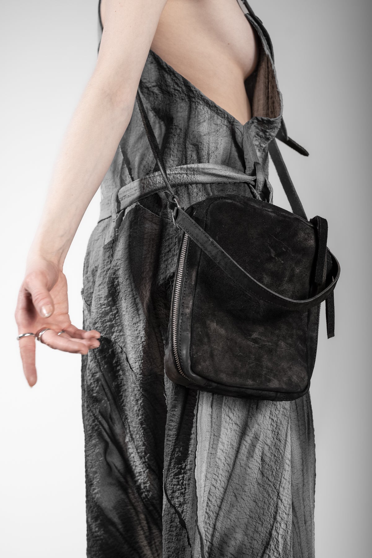 Tagliovivo | Camera Crossbody | Schwarze Designer Umhängetasche aus Leder