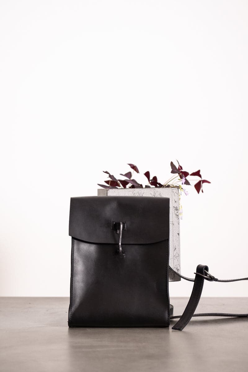 Tagliovivo | Doctor Crossbody | Leder Umhängetasche in schwarz