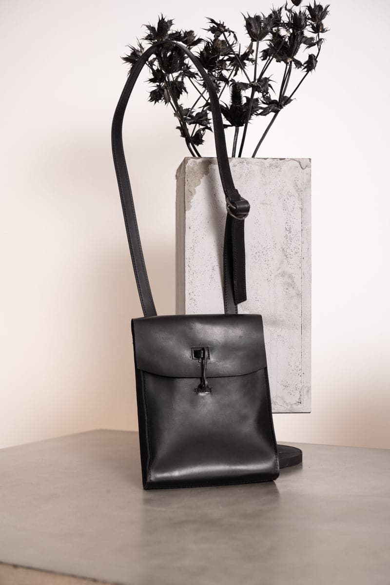 Tagliovivo | Doctor Crossbody | Leder Umhängetasche in schwarz