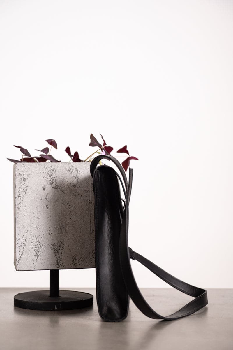 Tagliovivo | Doctor Crossbody | Leder Umhängetasche in schwarz