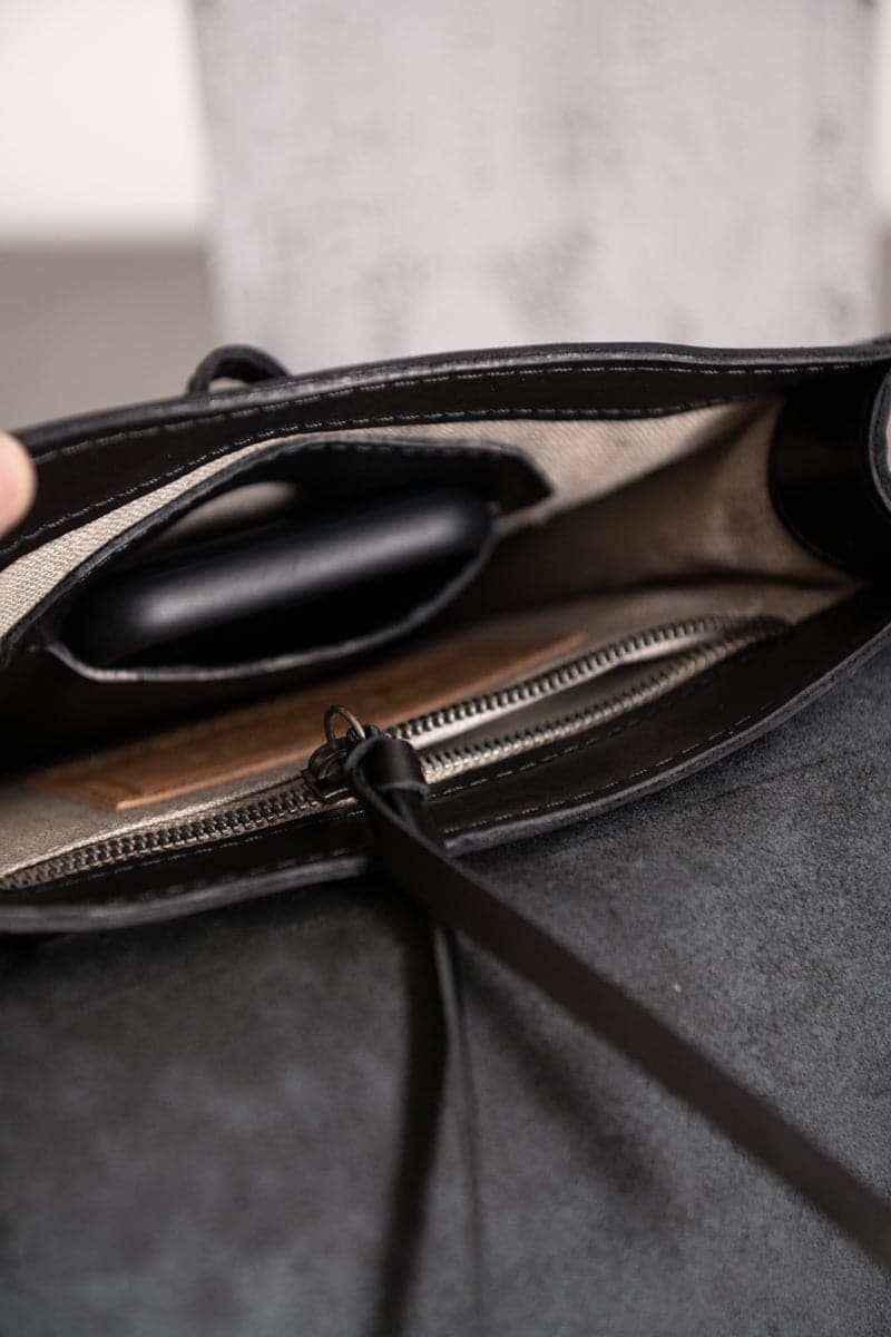 Tagliovivo | Doctor Crossbody | Leder Umhängetasche in schwarz
