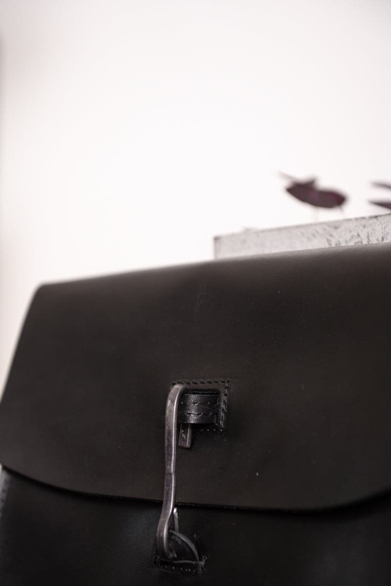 Tagliovivo | Doctor Crossbody | Leder Umhängetasche in schwarz