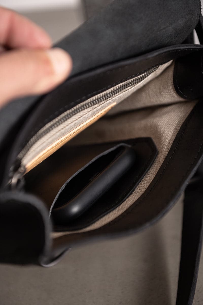 Tagliovivo | Doctor Crossbody | Leder Umhängetasche in schwarz