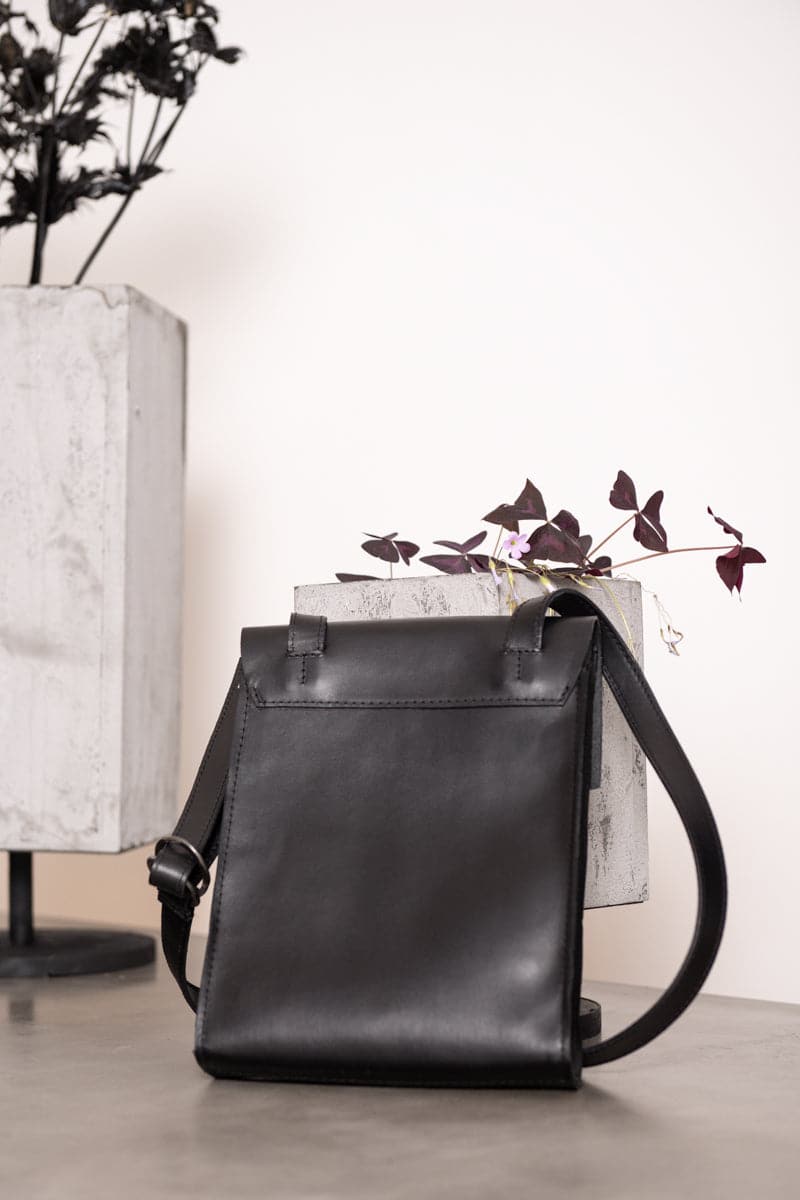 Tagliovivo | Doctor Crossbody | Leder Umhängetasche in schwarz