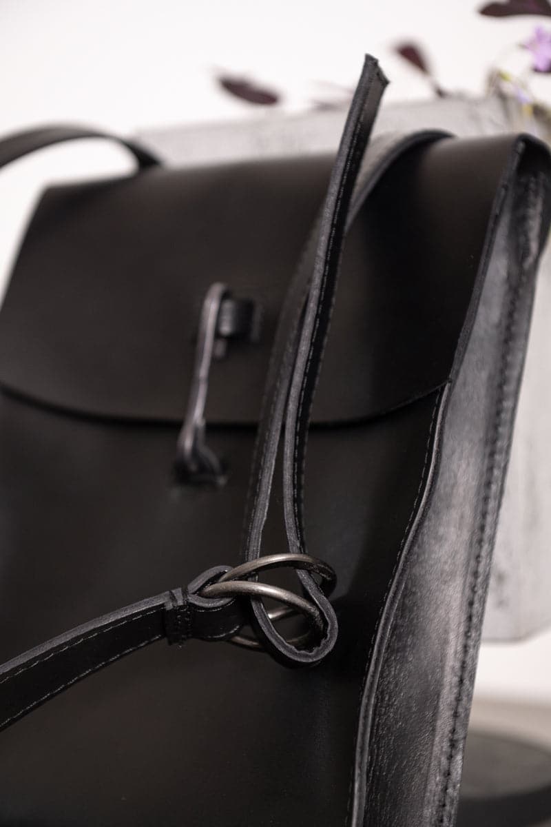 Tagliovivo | Doctor Crossbody | Leder Umhängetasche in schwarz