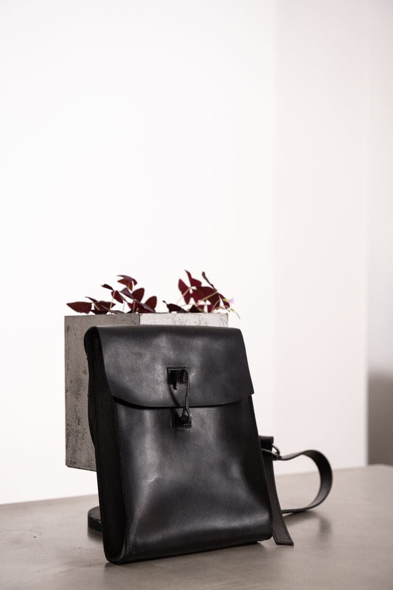 Tagliovivo | Doctor Crossbody | Leder Umhängetasche in schwarz