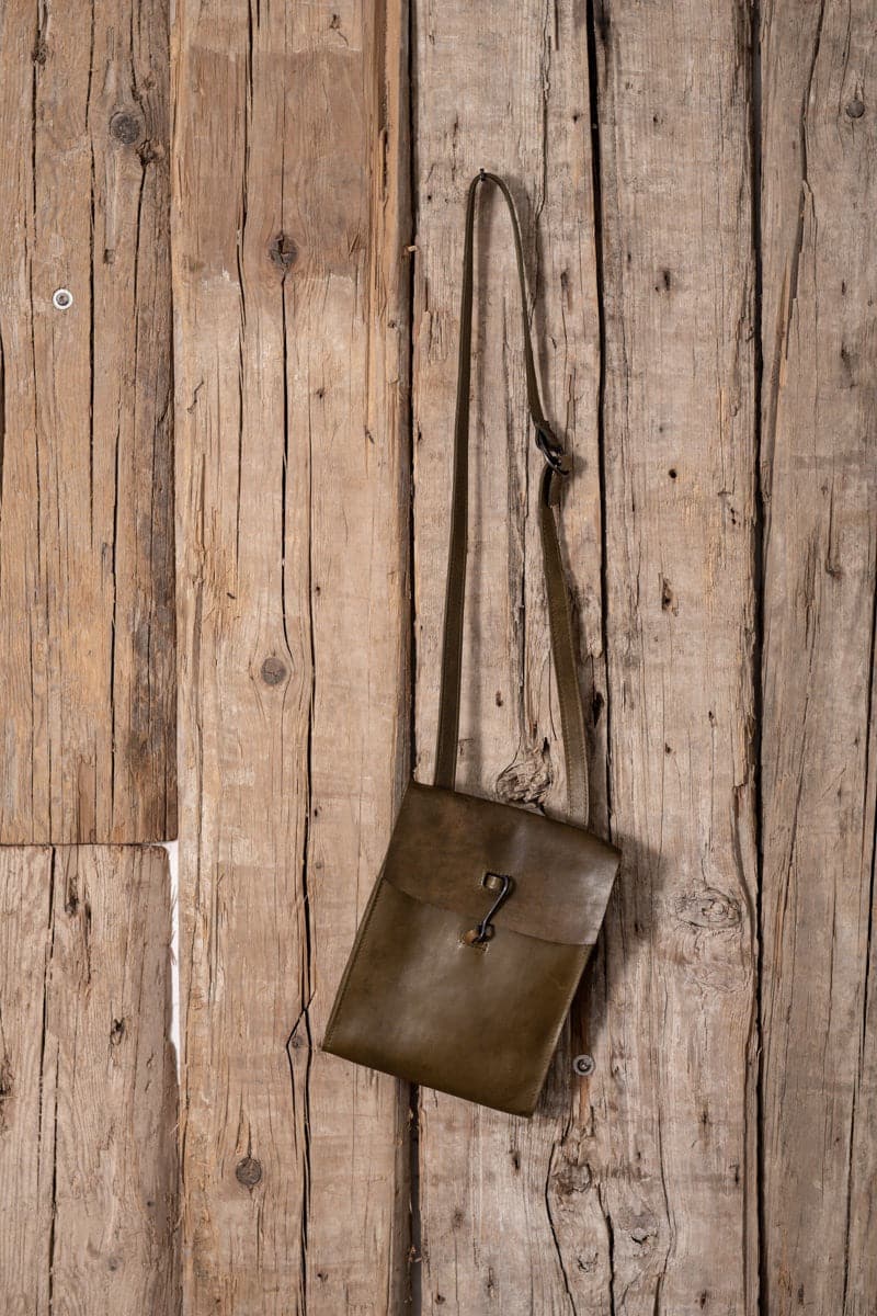 Tagliovivo | Doctor Crossbody | Spezielle Leder Umhängetasche in grün