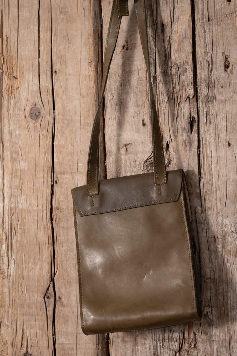 Tagliovivo | Doctor Crossbody | Spezielle Leder Umhängetasche in grün
