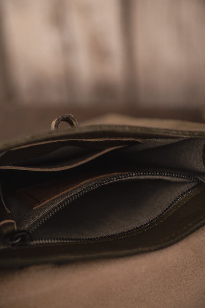 Tagliovivo | Doctor Crossbody | Spezielle Leder Umhängetasche in grün