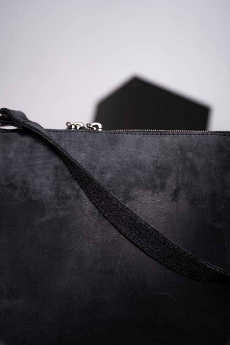 Tagliovivo | Hexagon Pocket | Ledertasche in spezieller Form in schwarz